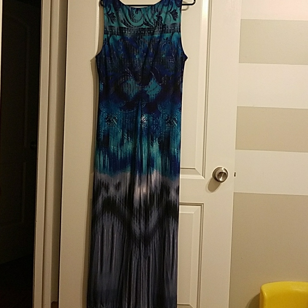 Dress - Picture 3 of 5